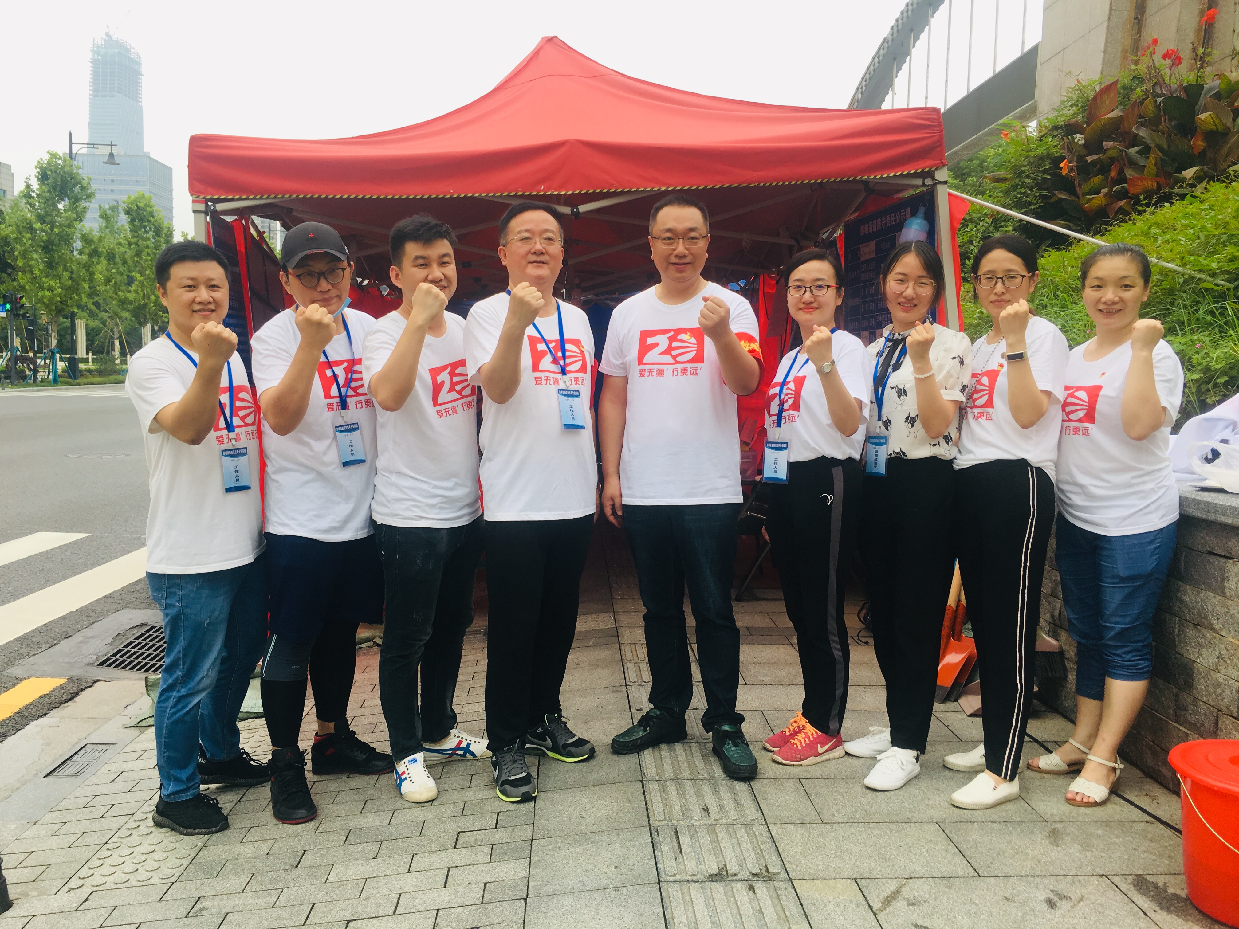 風雨同舟，共克時艱。東信醫(yī)藥集團助力武漢防汛抗洪攻堅戰(zhàn)